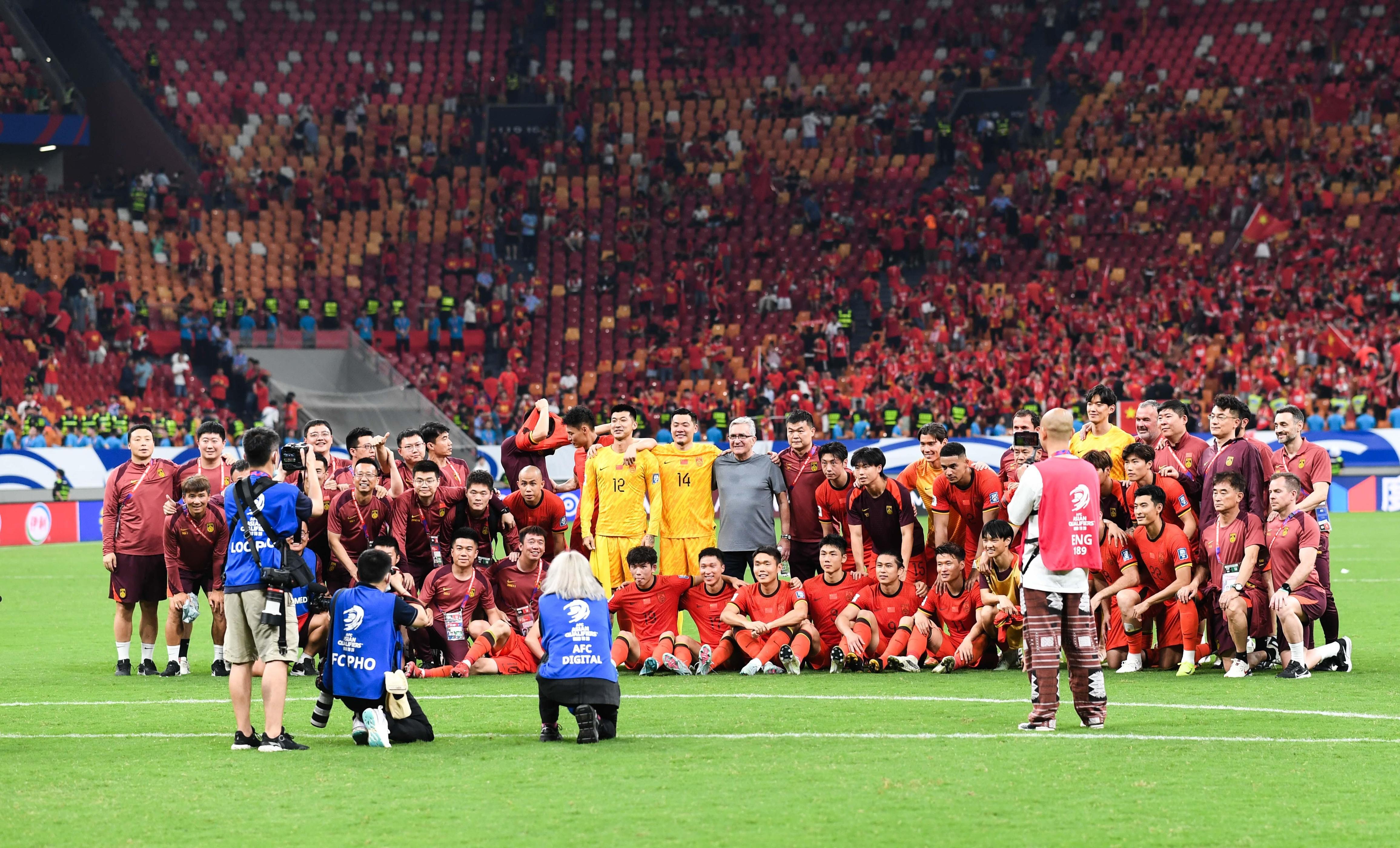 包含强强对话,国际足坛赛事引爆激情,战绩斐然的词条 包含强强对话,国际足坛赛事引爆激情,战绩斐然的词条