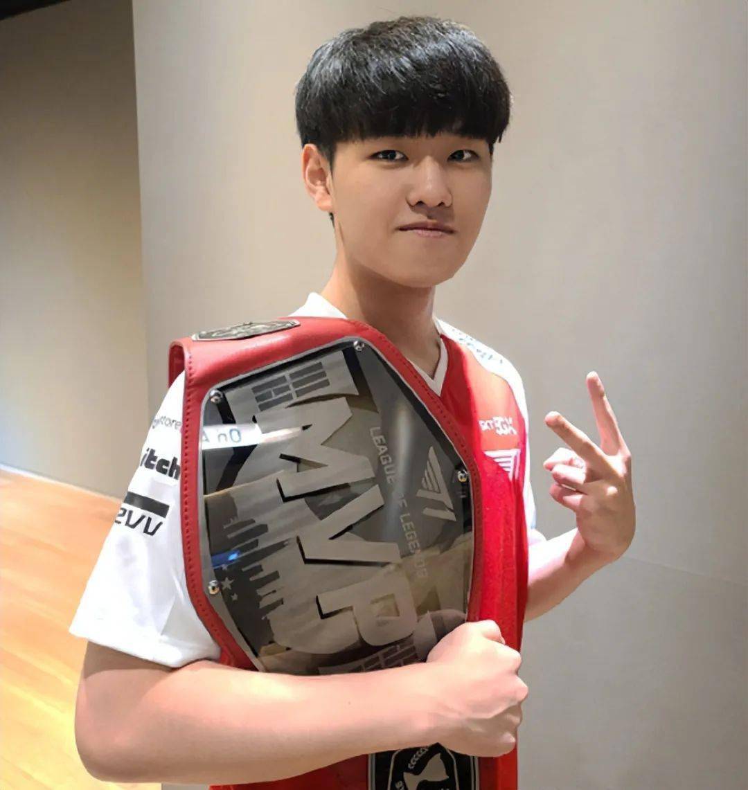 T1轻取TSM,Oner操刀奇招英雄翻盘强强对话全球总决赛,让粉丝疯狂欢呼 T1轻取TSM,Oner操刀奇招英雄翻盘强强对话全球总决赛,让粉丝疯狂欢呼