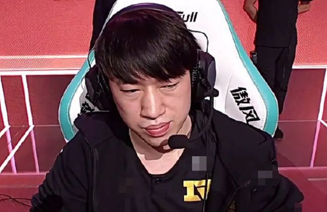 V5险胜RNG，Xiaohu完成史诗逆转顶尖较量半决赛，成为赛场最大亮点