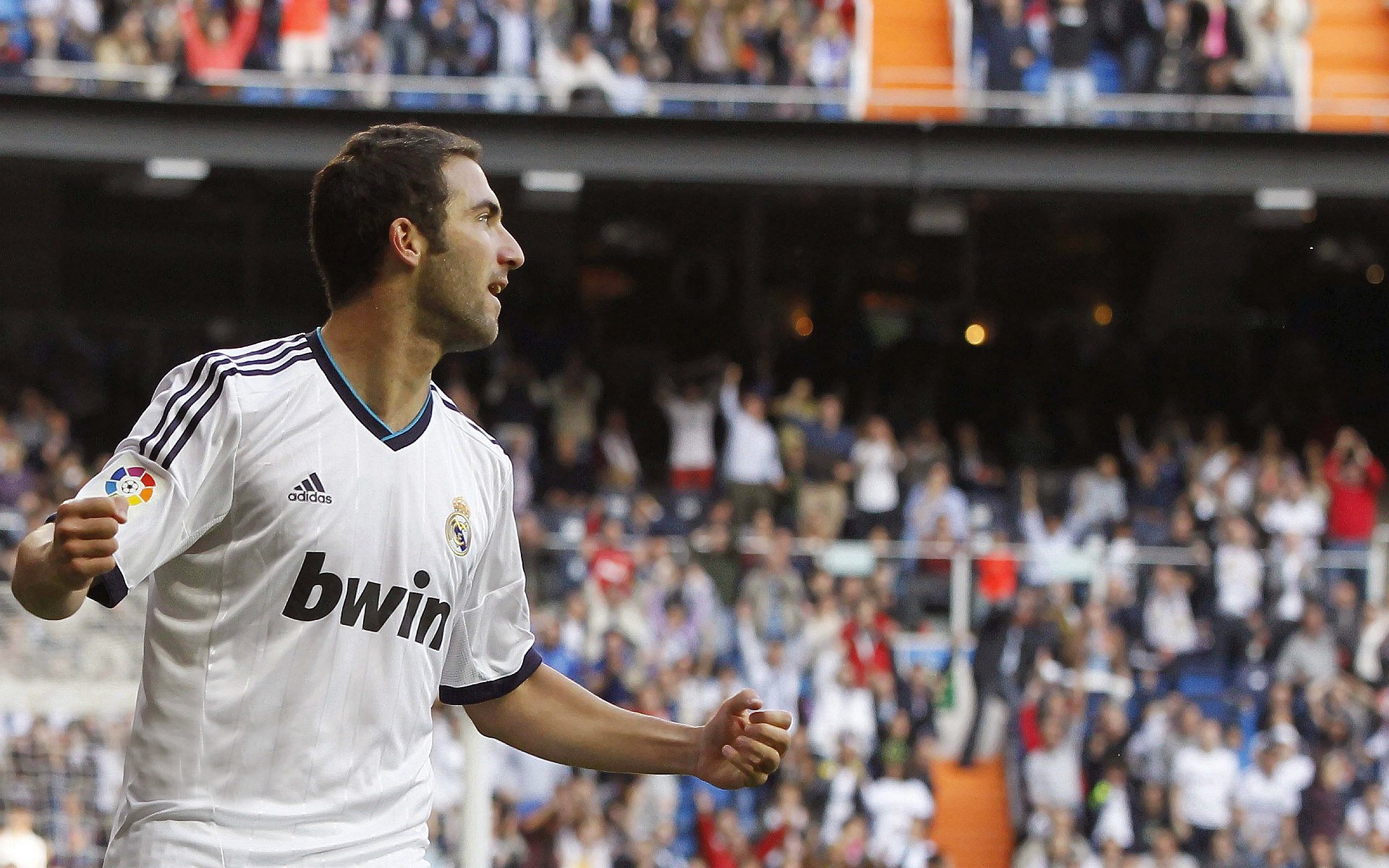 巨星闪耀与战术铁壁,萨拉赫纪录之夜与乌拉圭的战术教科书