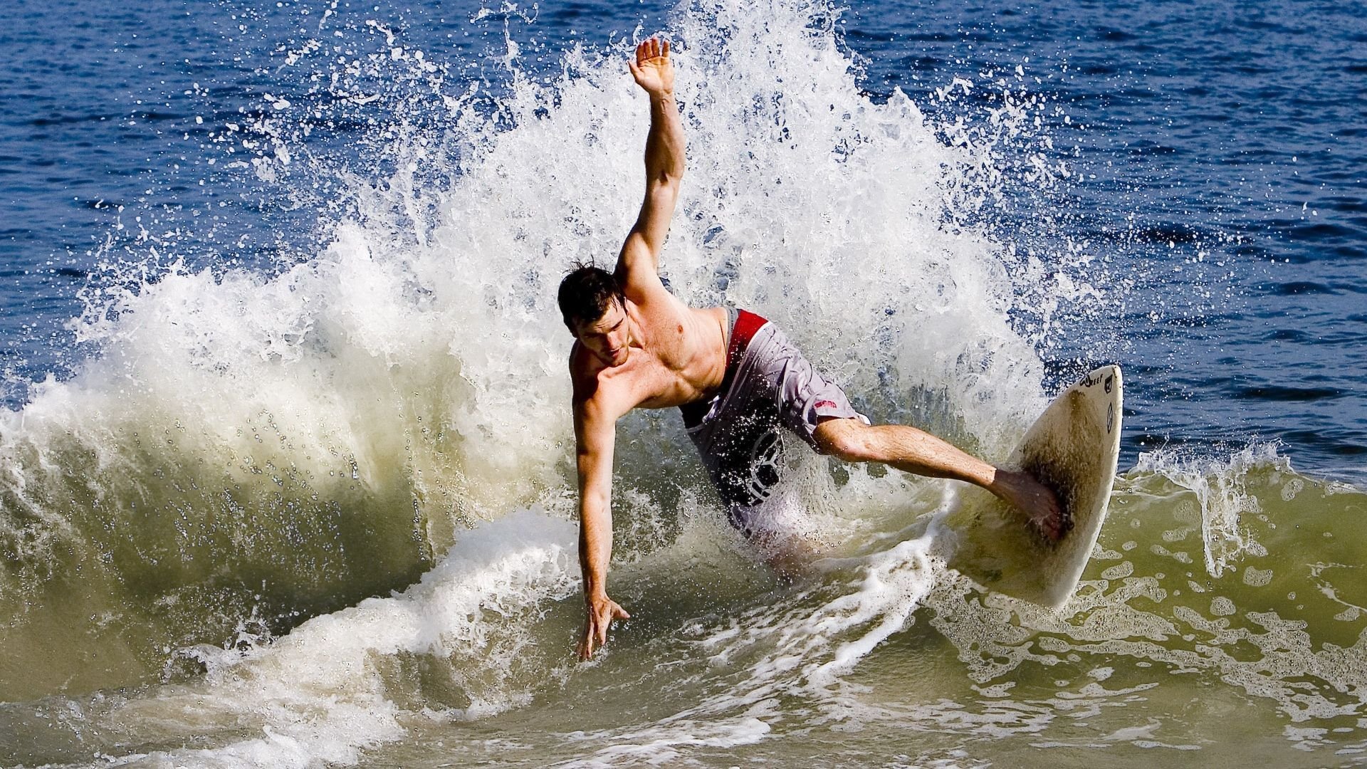 欧冠之夜，米切尔攻防两端完美统治，从无名之辈到决赛舞台的绝对王者